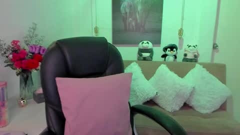 Snapshot of marianalopez81 chatting on February 22, 10:52 pm Mariana Lopez online show from February 22, 10:52 pm