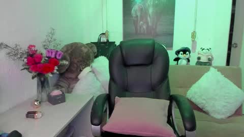 Snapshot of marianalopez81 chatting on February 23, 5:12 am Mariana Lopez online show from February 23, 5:12 am