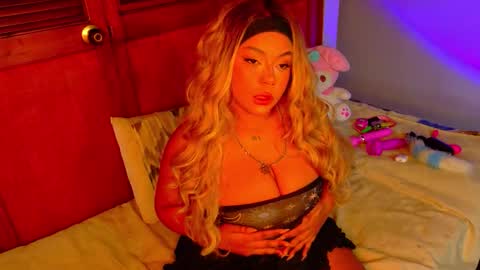 Mariana Prada online show from November 22, 11:42 am