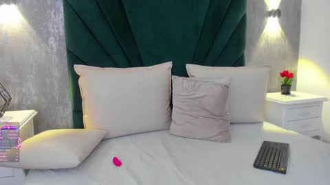 Mariana online show from December 6, 11:25 pm