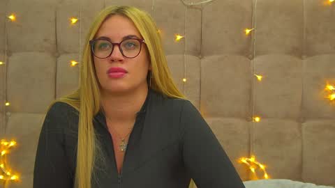 Maria online show from December 3, 4:39 pm