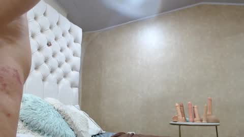 Snapshot of mariangel_bigboobs chatting on March 5, 12:23 pm la crespa x online show from March 5, 12:23 pm