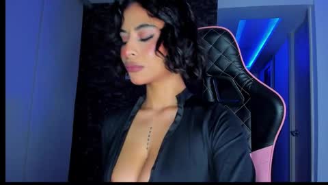 Snapshot of marianne__ chatting on March 8, 5:44 am M A R I A N E online show from March 8, 5:44 am