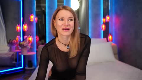 Snapshot of marianova chatting on November 10, 10:36 am Maria online show from November 10, 10:36 am