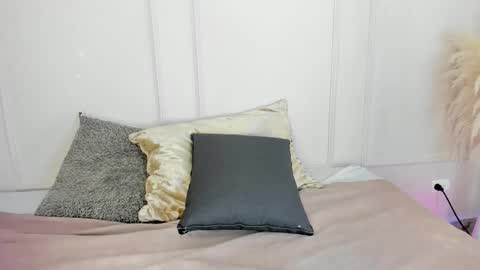 Maria Pettit online show from February 21, 11:22 am