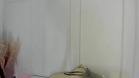 Maria Pettit online show from April 30, 12:00 pm