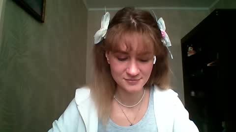 Snapshot of maribethgawrych chatting on March 10, 9:36 am Elianor online show from March 10, 9:36 am