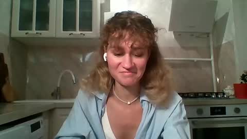 Snapshot of maribethgawrych chatting on March 13, 6:14 pm Elianor online show from March 13, 6:14 pm