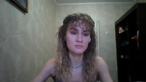 Snapshot of maribethgawrych chatting on March 14, 2:33 pm Elianor online show from March 14, 2:33 pm