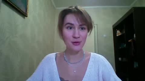 Snapshot of maribethgawrych chatting on March 24, 1:49 pm Elianor online show from March 24, 1:49 pm