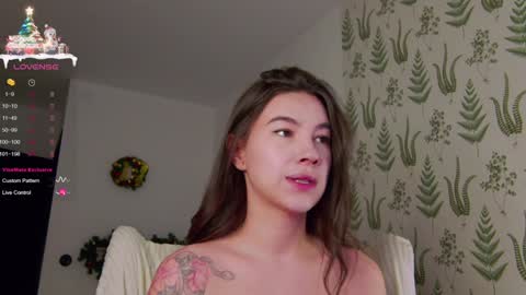 Snapshot of marie_diaze chatting on December 28, 5:12 am Marie LEAVE YOUR WITH ME online show from December 28, 5:12 am