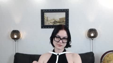 Snapshot of marie_fitch chatting on December 2, 11:11 pm Marie Fitch online show from December 2, 11:11 pm