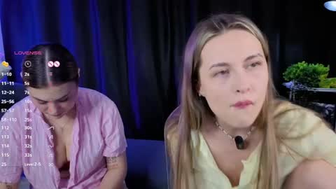 Snapshot of marie_secret chatting on March 19, 5:50 pm Mira and Mari online show from March 19, 5:50 pm