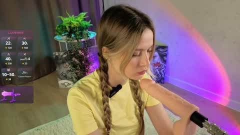 Snapshot of marie_secret chatting on April 3, 5:33 pm Mira and Mari online show from April 3, 5:33 pm