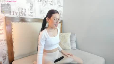 Snapshot of marie_tapner chatting on November 24, 12:27 pm MARIE online show from November 24, 12:27 pm