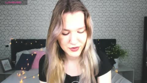 mariel_brown online show from February 8, 8:20 am