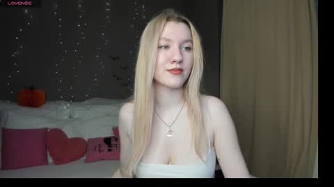 mariel_brown online show from October 29, 9:11 am