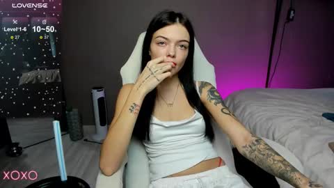 Snapshot of mariella__adams chatting on October 17, 1:25 pm Maria online show from October 17, 1:25 pm