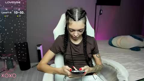 Snapshot of mariella__adams chatting on October 31, 10:16 am Maria online show from October 31, 10:16 am