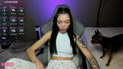 Snapshot of mariella__adams chatting on December 4, 10:24 am Maria online show from December 4, 10:24 am