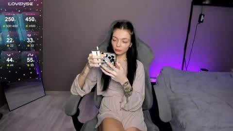 Snapshot of mariella__adams chatting on March 18, 5:32 am Maria online show from March 18, 5:32 am