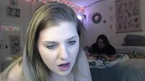 Snapshot of marigoldrue chatting on February 10, 5:25 am marigoldrue online show from February 10, 5:25 am