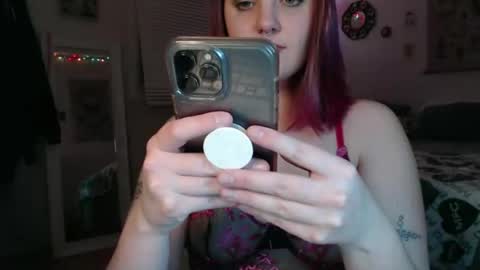 Snapshot of marigoldrue chatting on March 5, 4:02 am marigoldrue online show from March 5, 4:02 am