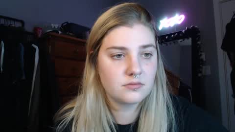 Snapshot of marigoldrue chatting on September 14, 1:38 am marigoldrue online show from September 14, 1:38 am