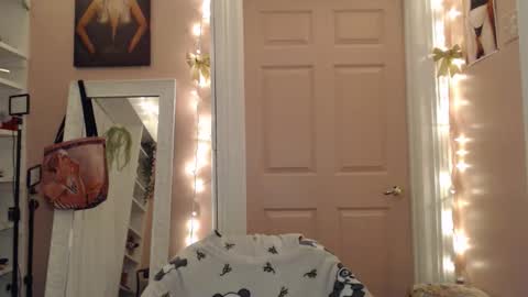 Snapshot of marigoldrue chatting on January 7, 12:13 am marigoldrue online show from January 7, 12:13 am