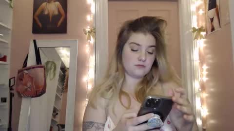 Snapshot of marigoldrue chatting on January 9, 10:33 pm marigoldrue online show from January 9, 10:33 pm