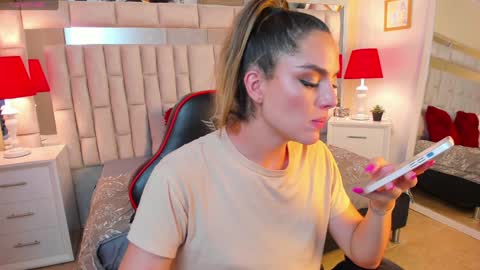 Snapshot of mariiahneedles chatting on February 4, 3:44 am mariiahneedles online show from February 4, 3:44 am