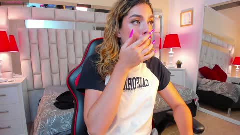 Snapshot of mariiahneedles chatting on February 5, 5:20 am mariiahneedles online show from February 5, 5:20 am