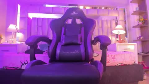 mariiahneedles online show from March 28, 2:55 am