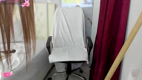 Snapshot of marilyn_allen chatting on February 25, 1:52 am Marilyn online show from February 25, 1:52 am