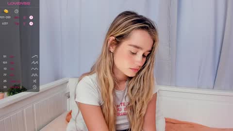 Snapshot of marionfuuller chatting on December 4, 12:36 pm Alivia. online show from December 4, 12:36 pm