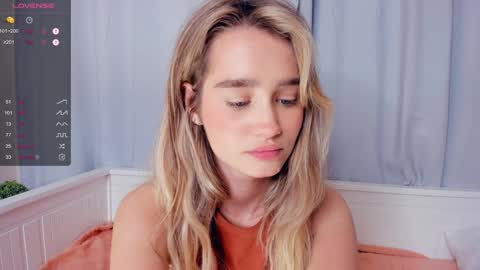 Snapshot of marionfuuller chatting on December 11, 12:23 pm Alivia. online show from December 11, 12:23 pm