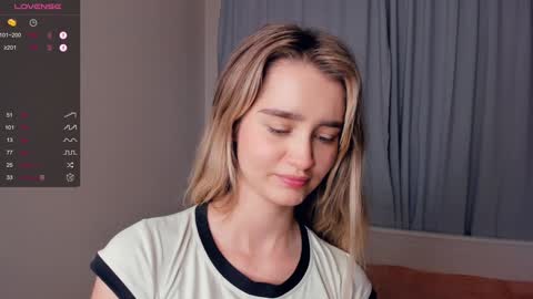 Snapshot of marionfuuller chatting on December 14, 6:02 am Alivia. online show from December 14, 6:02 am