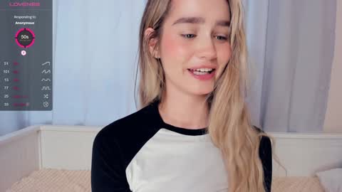 Snapshot of marionfuuller chatting on December 18, 9:14 am Alivia. online show from December 18, 9:14 am
