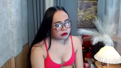 Snapshot of mariposa_911 chatting on February 9, 1:15 pm LEAH online show from February 9, 1:15 pm