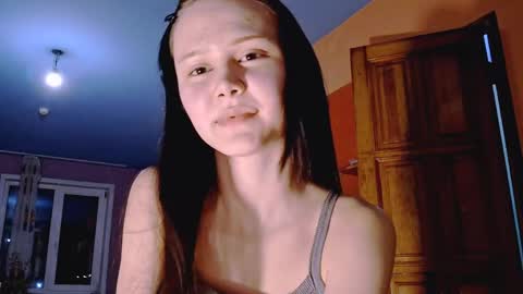 Snapshot of marismiler chatting on April 1, 1:41 pm Mari online show from April 1, 1:41 pm