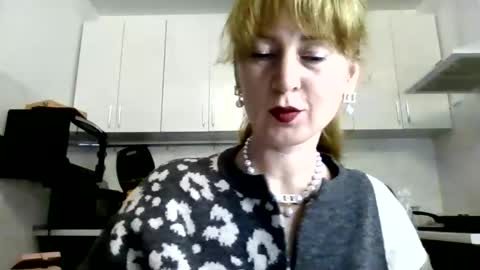 mariza_love359092 online show from March 3, 10:59 pm