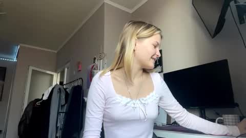 Snapshot of marjoryareias chatting on October 22, 8:25 am marjoryareias online show from October 22, 8:25 am