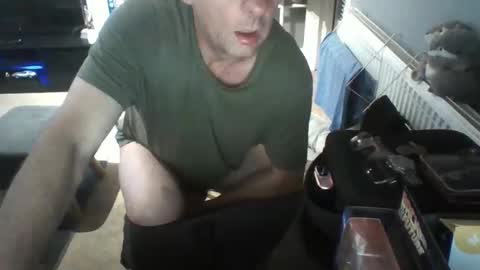 Snapshot of mark2110secs chatting on October 12, 6:23 am mark2110secs online show from October 12, 6:23 am