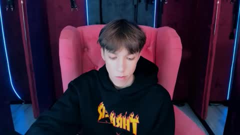 Mark online show from November 7, 3:23 pm