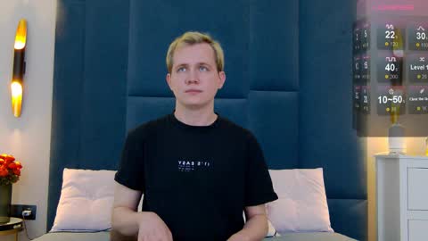 Snapshot of mark_hot_ chatting on April 1, 10:51 pm Mark online show from April 1, 10:51 pm