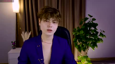 mark_ian_ online show from April 25, 2:14 pm