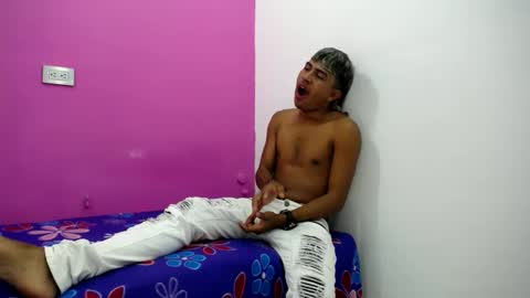 Snapshot of mark_latin18 chatting on February 6, 12:48 pm mark_latin18 online show from February 6, 12:48 pm