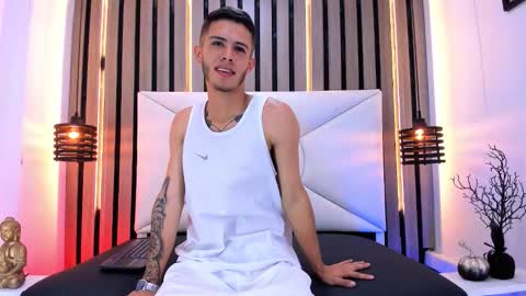 Snapshot of mark_pirs chatting on October 27, 11:31 pm Mark Pirs online show from October 27, 11:31 pm