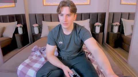 Mark online show from November 20, 12:38 pm