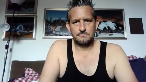 Snapshot of marka1506 chatting on November 10, 10:47 am marka1506 online show from November 10, 10:47 am